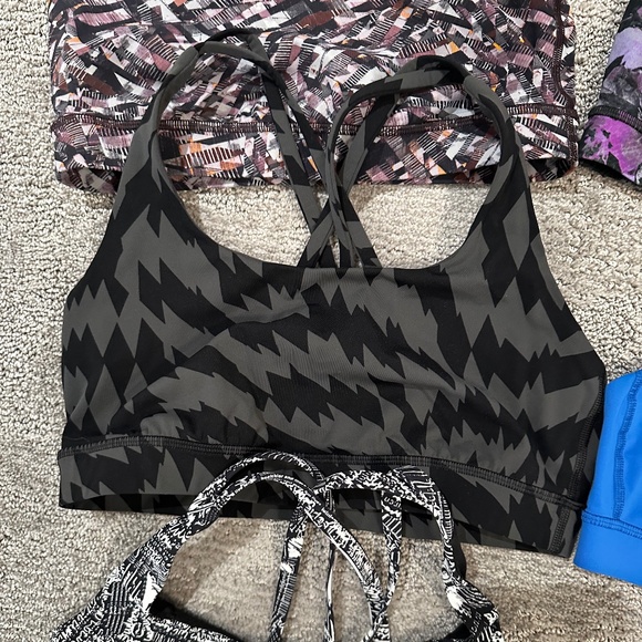 1 Lululemon energy bra - Picture 1 of 3